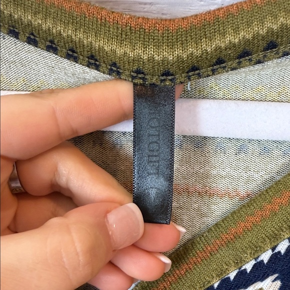 HOTGIFT Green Chevron Women's Button-Up Sweater - Picture 2 of 7